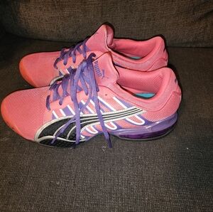 WOMEN'S 8.5 Puma Running Shoes